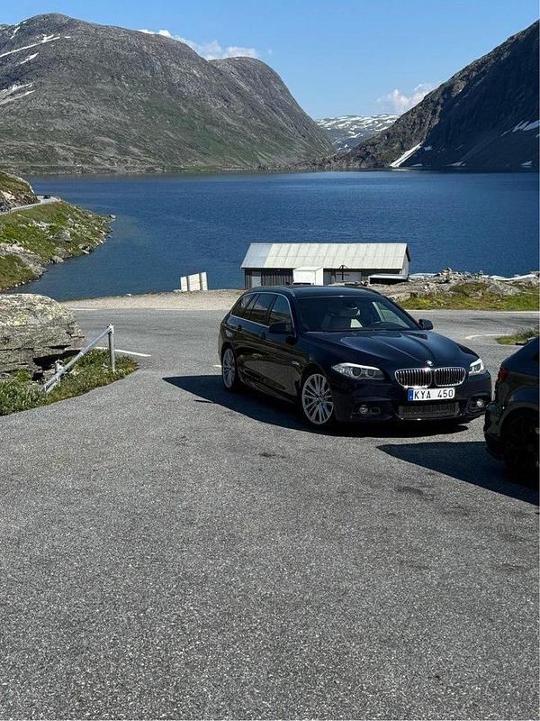 Blå Begagnad 2010 BMW 530 M Sport Kombi | 142 000 kr (Marknadspris) - Bild 1/4