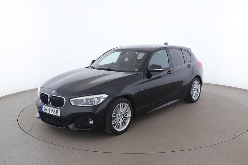Svart Begagnad 2018 BMW 120 M Sport Halvkombi | 174 000 kr (Marknadspris) - Bild 1/4
