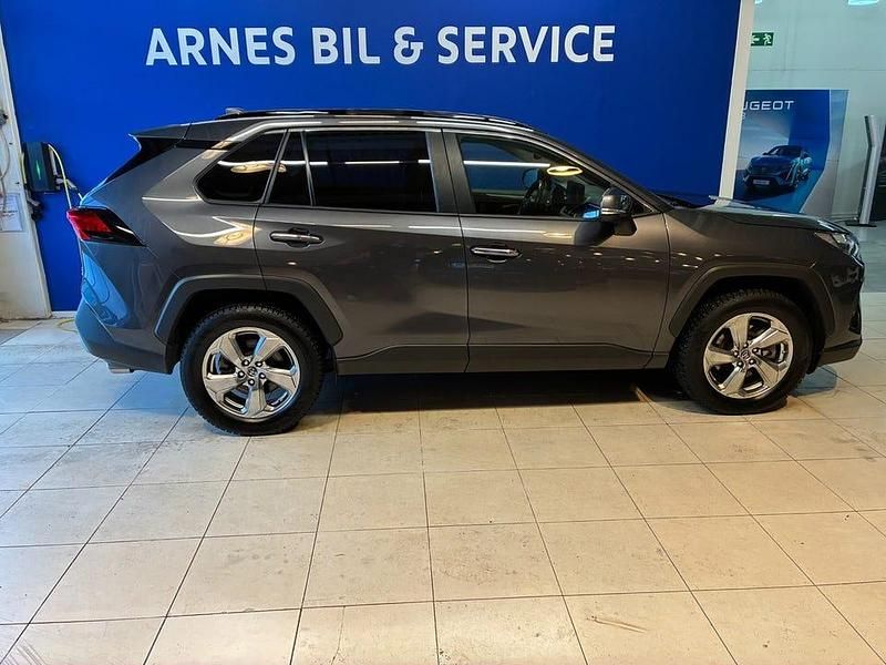 Begagnad Toyota RAV4 Hybrid Executive 222 HK (163 kW) 2023 Grå SUV