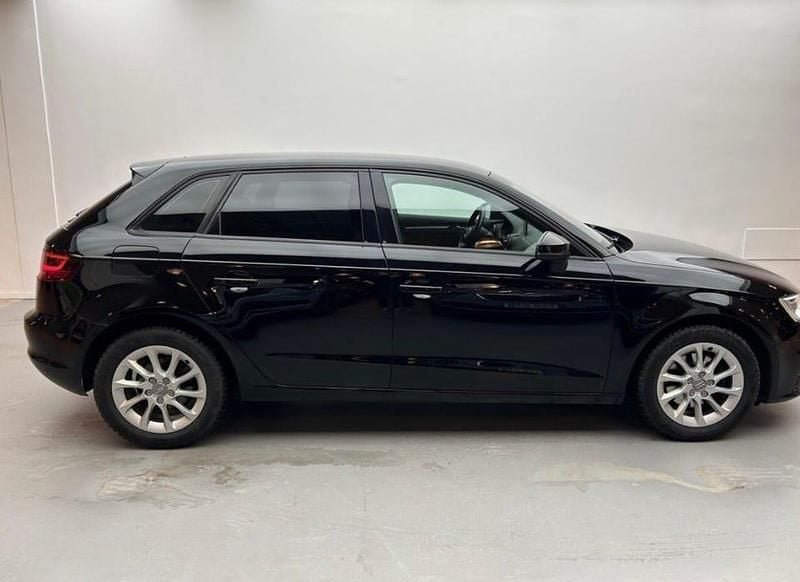 Svart Begagnad 2015 Audi A3 Sportback Halvkombi | 79 000 kr (Superpris) - Bild 1/4
