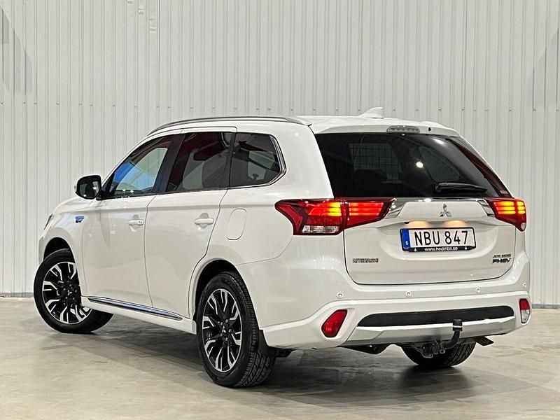 Begagnad Mitsubishi Outlander 203 HK (149 kW) 2018 Vit SUV