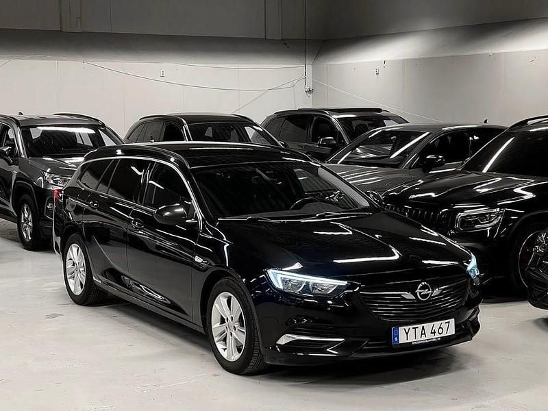 Svart metallic Begagnad 2019 Opel Insignia Kombi | 159 900 kr (Marknadspris) - Bild 1/4