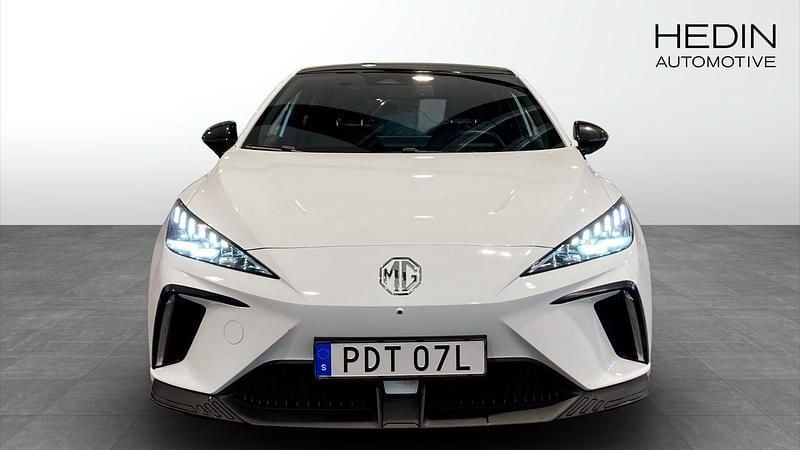 Begagnad MG MG4 EV Luxury 150 kW (204 HK) 2022 Vit Halvkombi