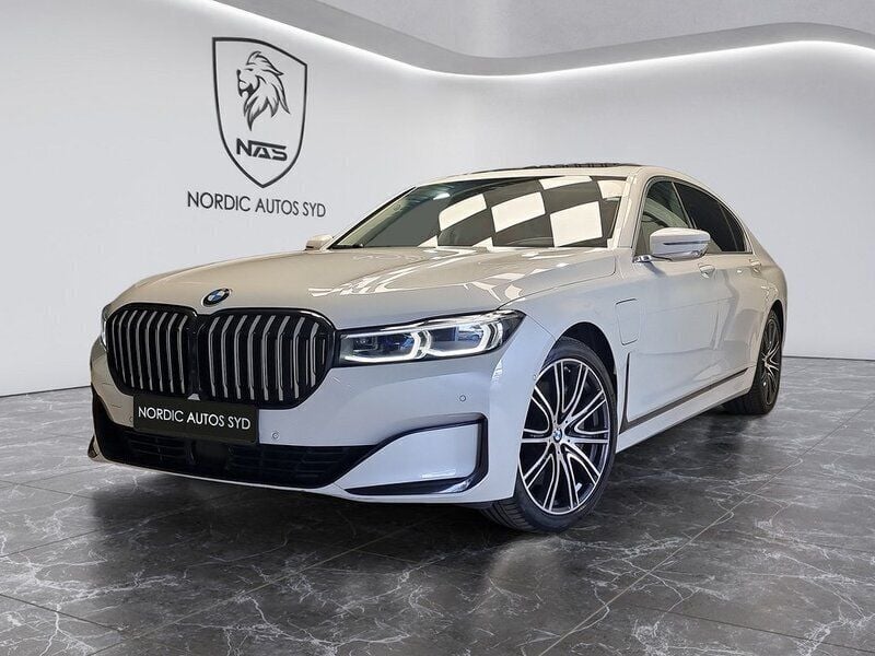 Vit Begagnad 2019 BMW 745L M Sport Sedan | 549 900 kr - Bild 1/4