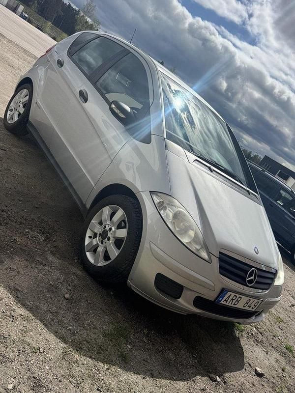 Silver Begagnad 2008 Mercedes A150 Classic Halvkombi | 26 000 kr (Bra pris) - Bild 1/4