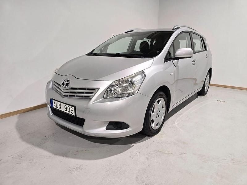 Silver Begagnad 2011 Toyota Verso Minibuss | 52 500 kr (Marknadspris) - Bild 1/4
