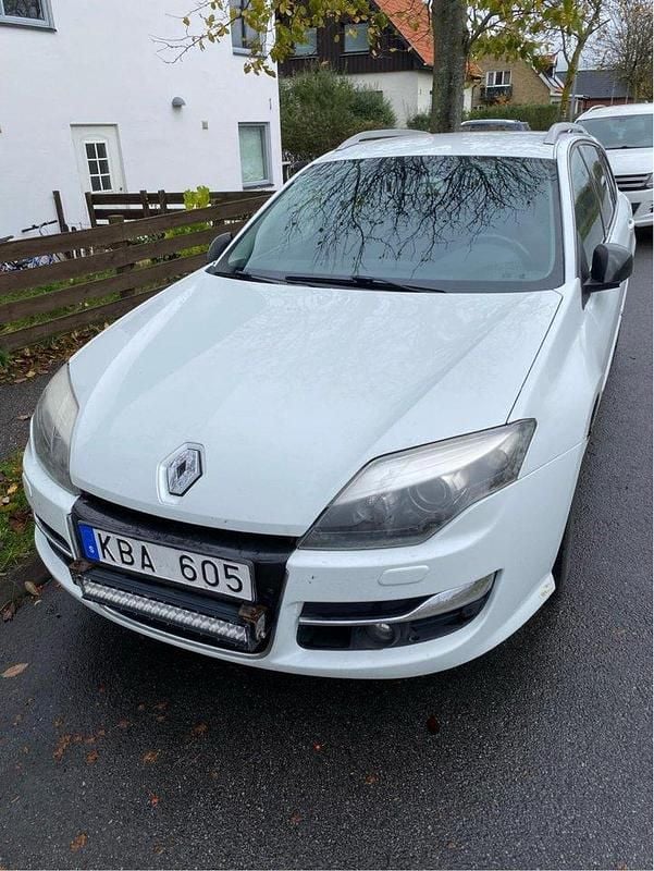 Vit Begagnad 2012 Renault Laguna GrandTour Kombi | 34 000 kr (Bra pris) - Bild 1/4