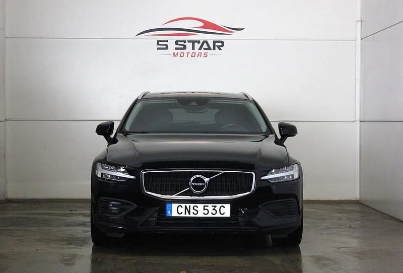 Begagnad Volvo V60 Momentum 340 HK (250 kW) 2020 Svart Kombi