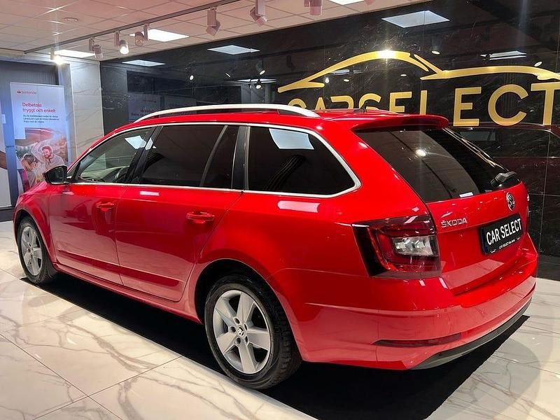 Begagnad Skoda Octavia Style 150 HK (110 kW) 2018 Röd Kombi