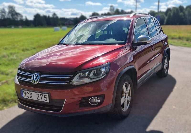 Röd Begagnad 2012 VW Tiguan Sportline SUV | 65 000 kr - Bild 1/4