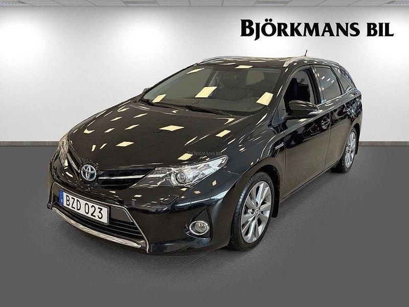 Svart Begagnad 2013 Toyota Auris Touring Sports Kombi | 109 900 kr (Marknadspris) - Bild 1/4