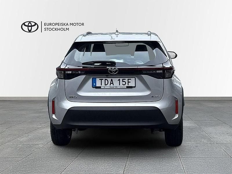 Begagnad Toyota Yaris Cross Active 92 HK (67 kW) 2024 Silver SUV