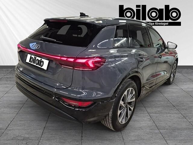 Begagnad Audi Q6 e-tron Proline 185 kW (252 HK) 2025 Grå SUV