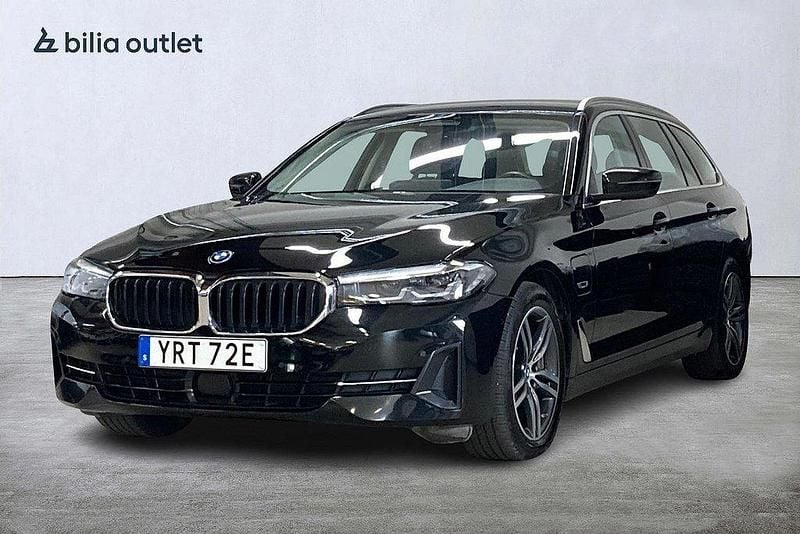 Svart Begagnad 2022 BMW 530e Kombi | 329 900 kr (Superpris) - Bild 1/4