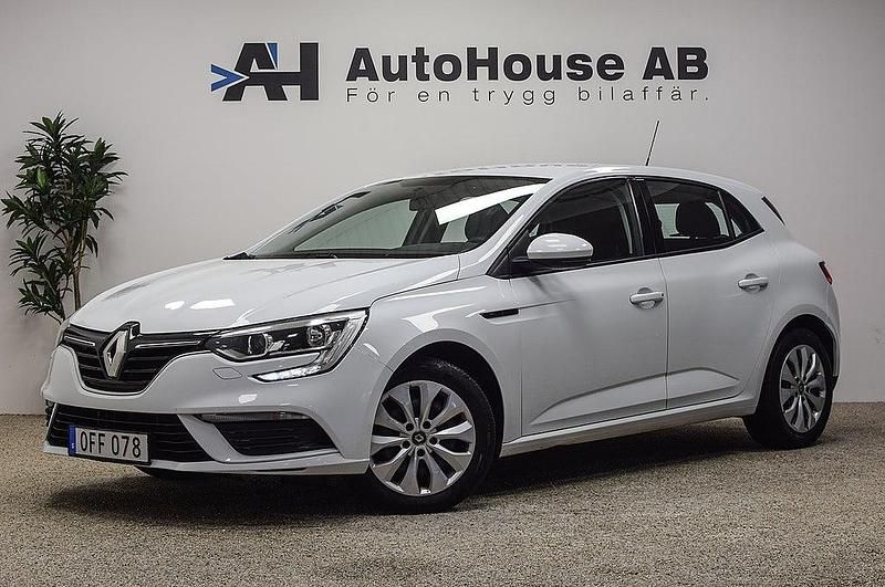 Vit Begagnad 2016 Renault Mégane IV Life Halvkombi | 99 000 kr (Marknadspris) - Bild 1/4