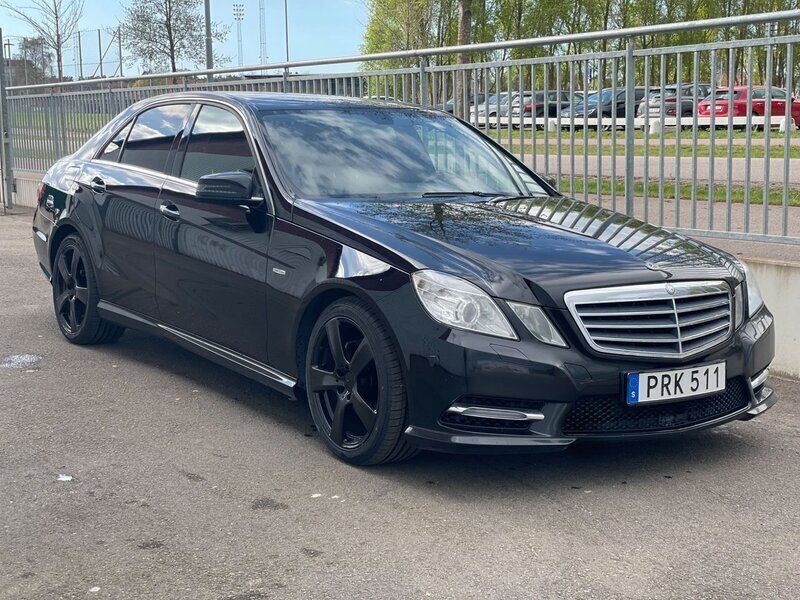 Svart Begagnad 2013 Mercedes E200 Sedan | 99 900 kr (Superpris) - Bild 1/4