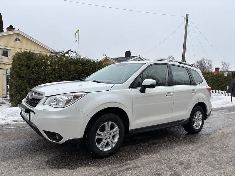 Begagnad Subaru Forester 150 HK (110 kW) 2015 Pärlnyans SUV