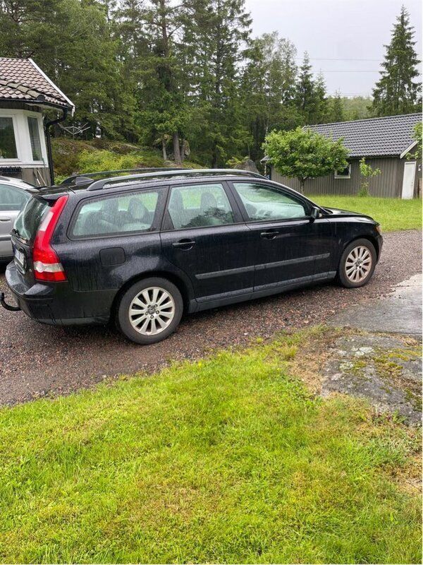 Svart Begagnad 2005 Volvo V50 Kinetic Kombi | 10 000 kr (Bra pris) - Bild 1/1