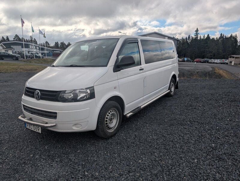 Vit Begagnad 2012 VW Caravelle Trendline Minibuss | 219 000 kr (Marknadspris) - Bild 1/4