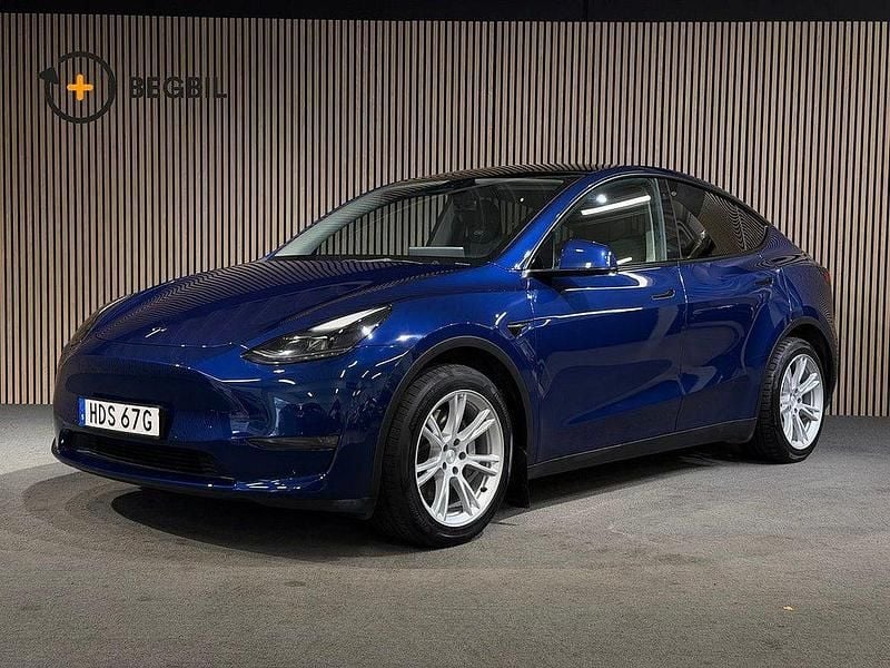 Blå Begagnad 2022 Tesla Model Y Long Range AWD SUV | 387 400 kr (Marknadspris) - Bild 1/4