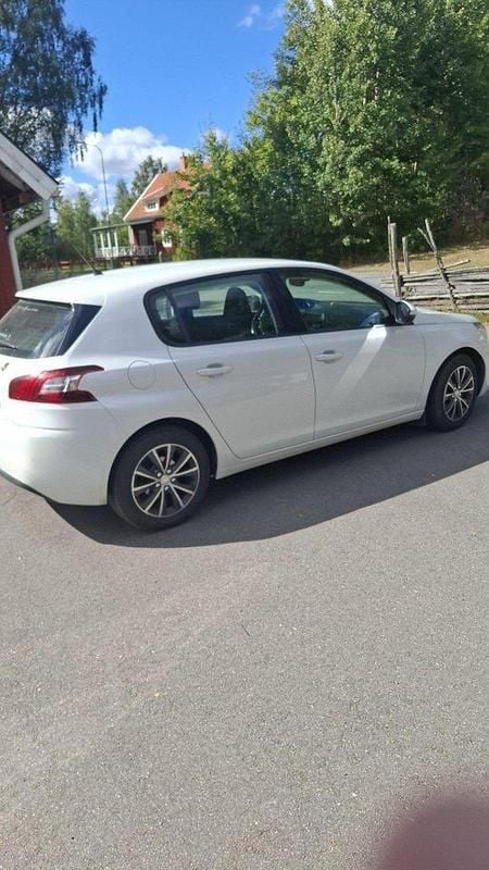 Vit Begagnad 2014 Peugeot 308 Active Halvkombi | 65 000 kr (Marknadspris) - Bild 1/4