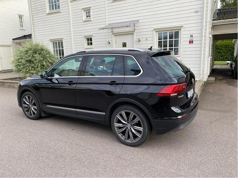 Svart Begagnad 2018 VW Tiguan SUV | 229 000 kr (Marknadspris) - Bild 1/4