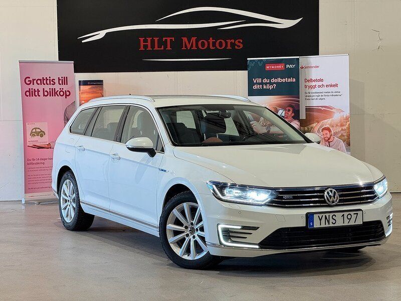 Vit Begagnad 2017 VW Passat GTE Kombi | 144 900 kr (Marknadspris) - Bild 1/4