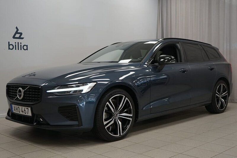 Mörkblå Begagnad 2022 Volvo V60 R-Design Kombi | 449 900 kr (Lite dyr) - Bild 1/4