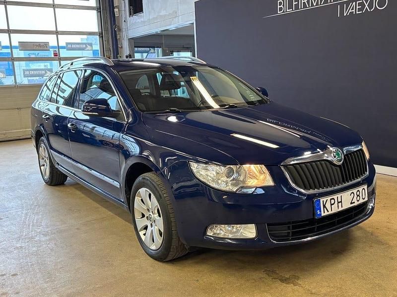 Begagnad Skoda Superb 170 HK (125 kW) 2010 Blå Kombi