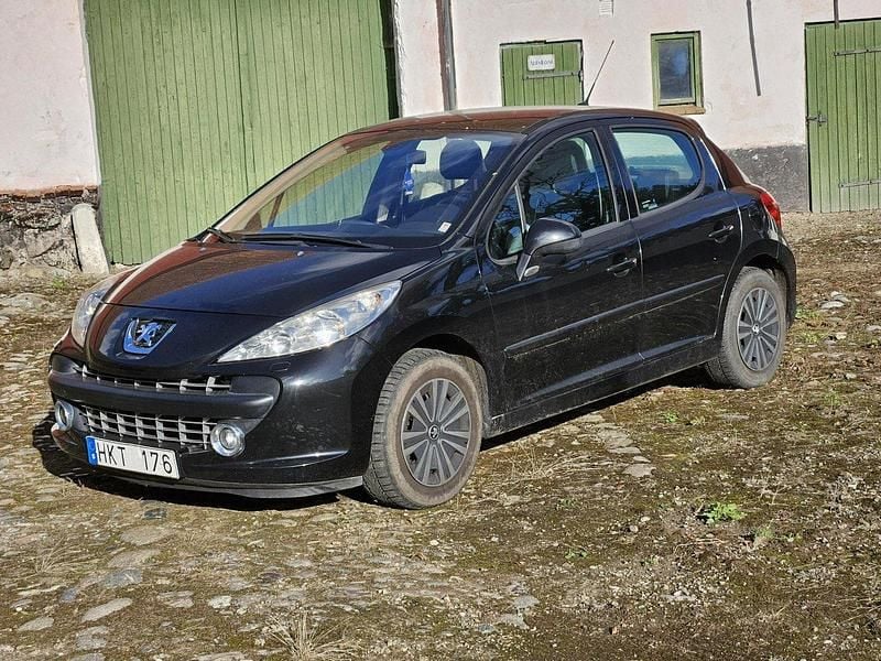 Svart Begagnad 2008 Peugeot 207 Halvkombi | 28 500 kr (Bra pris) - Bild 1/4