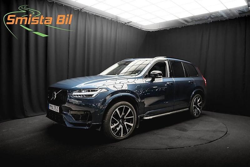 Mörkblå Begagnad 2023 Volvo XC90 Ultimate SUV | 694 600 kr (Marknadspris) - Bild 1/3