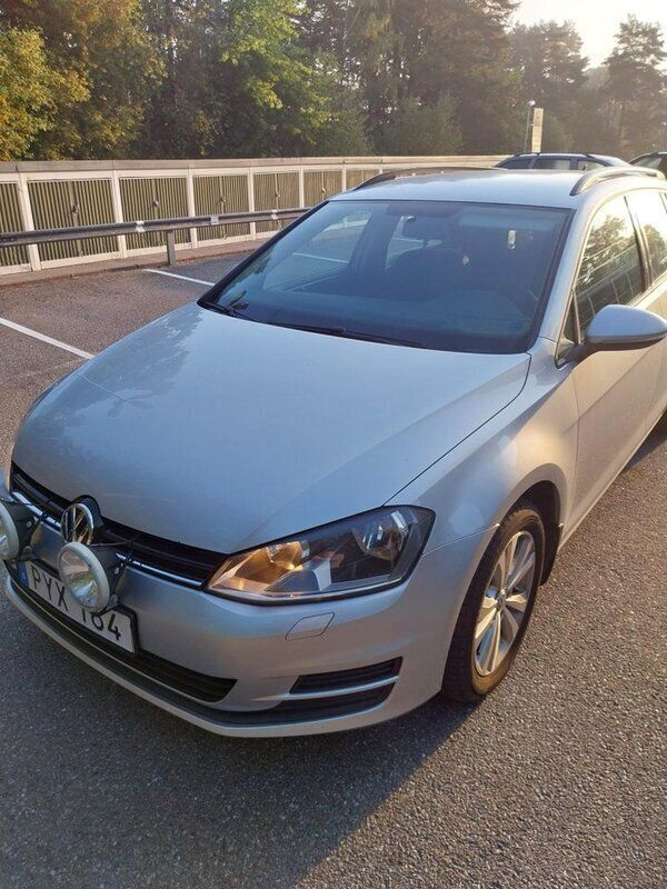 Silver Begagnad 2016 VW Golf VII Kombi | 120 000 kr (Marknadspris) - Bild 1/4