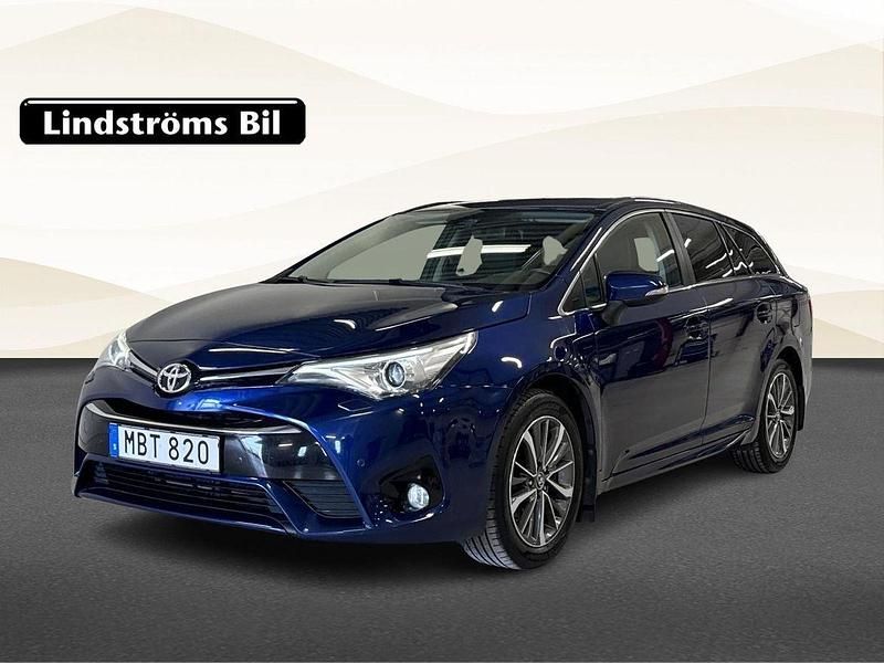 Mörkblå (blå) Begagnad 2015 Toyota Avensis Active Kombi | 129 900 kr (Marknadspris) - Bild 1/3