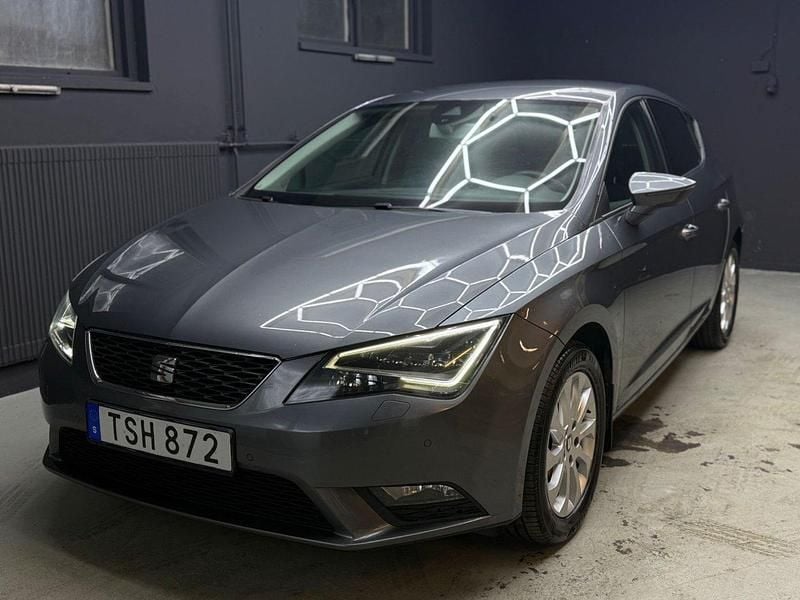 Mörkgrå (grå) Begagnad 2014 Seat Leon Style Halvkombi | 99 900 kr (Marknadspris) - Bild 1/4