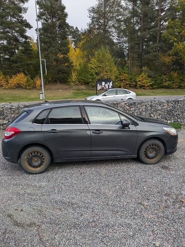 Begagnad 2010 Citroën C4 Halvkombi | 25 000 kr (Marknadspris) - Bild 1/4