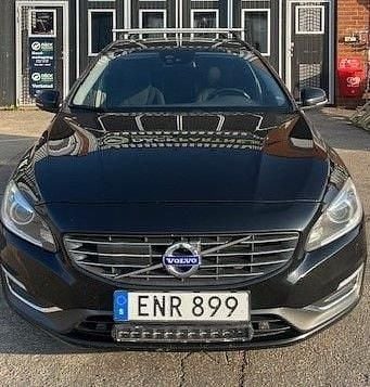 Svart Begagnad 2015 Volvo V60 Momentum Kombi | 89 000 kr (Bra pris) - Bild 1/4