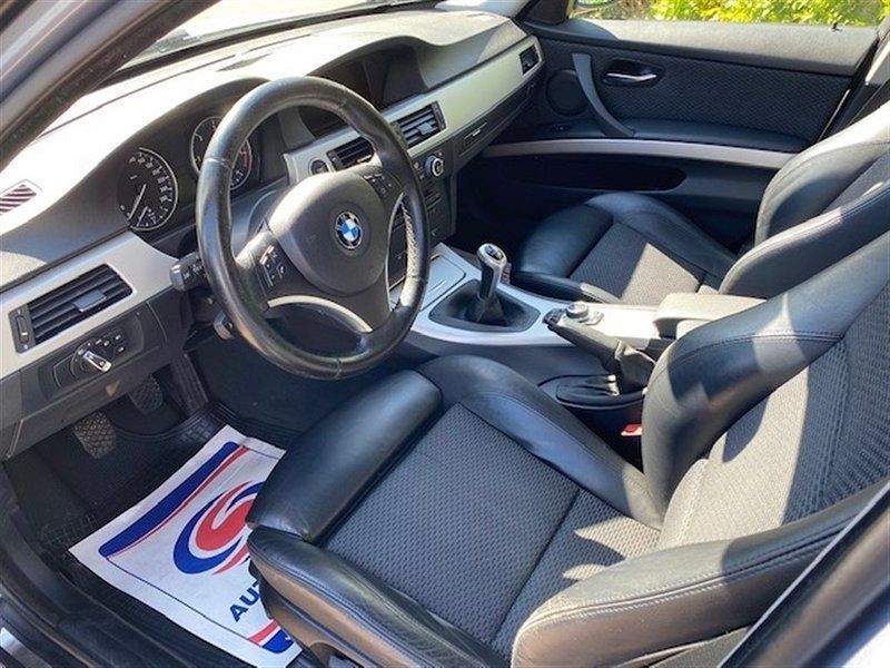 Begagnad BMW 320 177 HK (130 kW) 2008 Ljusblå Kombi