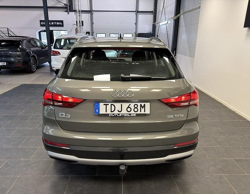 Begagnad Audi Q3 Advanced 150 HK (110 kW) 2019 Chronos gray metallic SUV
