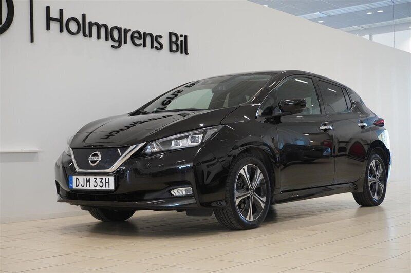 Begagnad Nissan Leaf Tekna 110 kW (150 HK) 2021 Svart Halvkombi