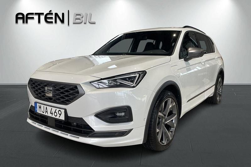 Vit Begagnad 2023 Seat Tarraco FR SUV | 368 000 kr (Marknadspris) - Bild 1/3