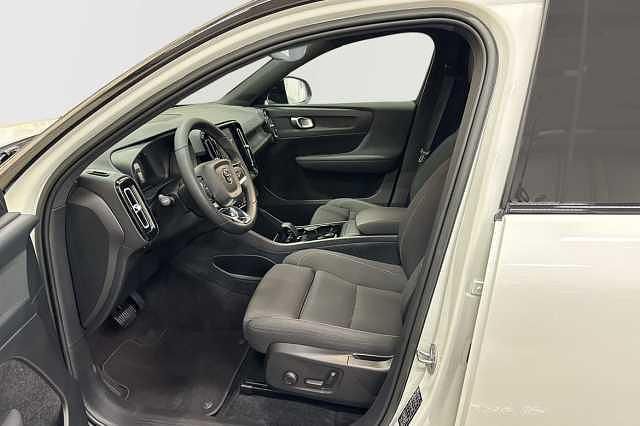 Begagnad Volvo XC40 Plus 175 kW (238 HK) 2023 Vit SUV
