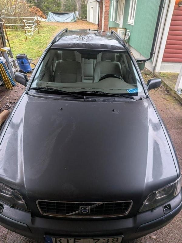 Grå Begagnad 2003 Volvo V40 Kombi | 13 500 kr (Marknadspris) - Bild 1/4