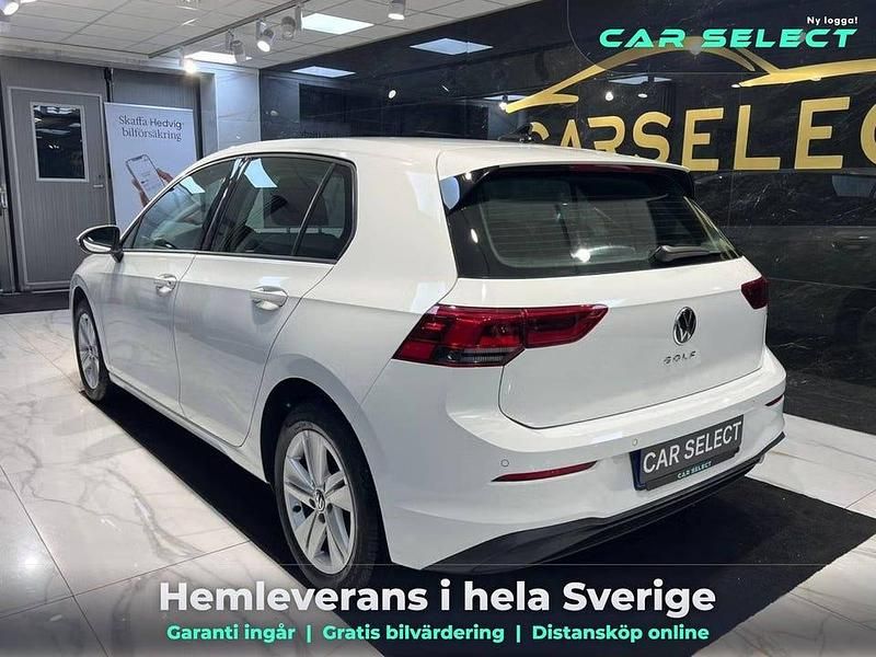 Begagnad VW Golf VIII 112 HK (82 kW) 2021 Vit Halvkombi