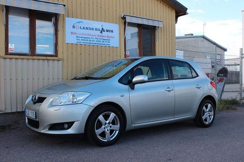 Silver Begagnad 2007 Toyota Auris Halvkombi | 34 500 kr (Marknadspris) - Bild 1/4