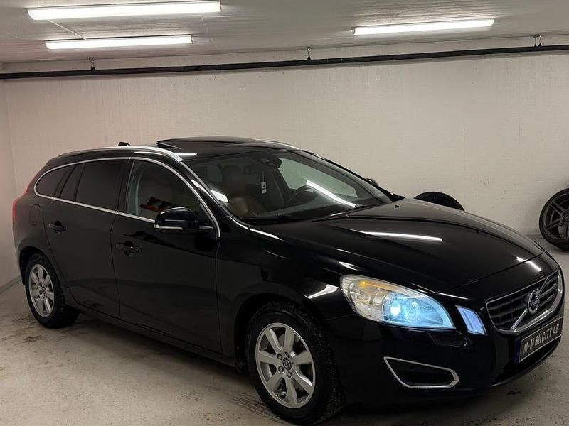 Begagnad Volvo V60 Summum 180 HK (132 kW) 2012 Svart Kombi