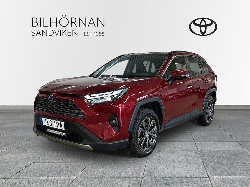 Röd Begagnad 2022 Toyota RAV4 Hybrid Executive SUV | 389 900 kr (Marknadspris) - Bild 1/3