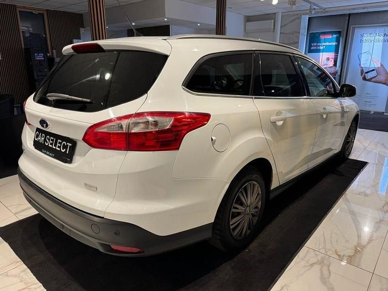 Begagnad Ford Focus Titanium 101 HK (74 kW) 2014 Vit Kombi