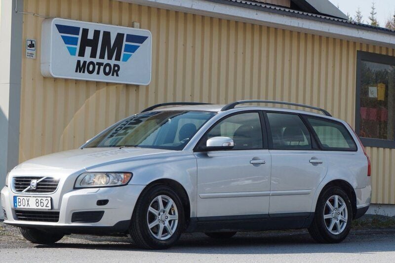 Ljusgrå (grå) Begagnad 2009 Volvo V50 Kinetic Kombi | 59 900 kr (Lite dyr) - Bild 1/4