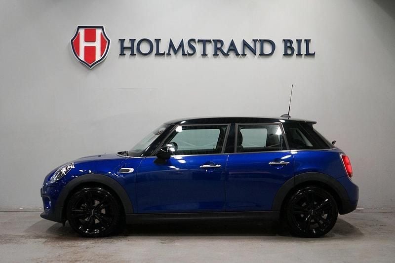 Blå Begagnad 2018 Mini Cooper Pepper Halvkombi | 189 900 kr (Marknadspris) - Bild 1/4