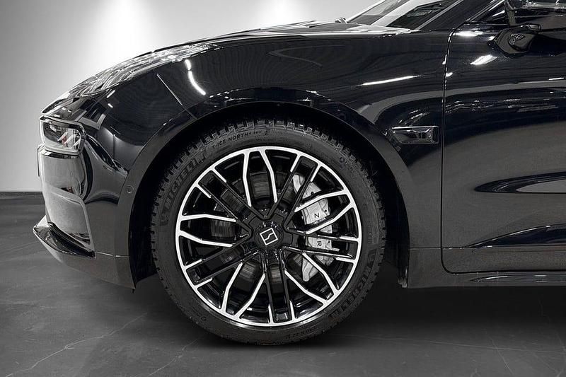 Begagnad Zeekr 001 400 kW (544 HK) 2024 Svart Halvkombi